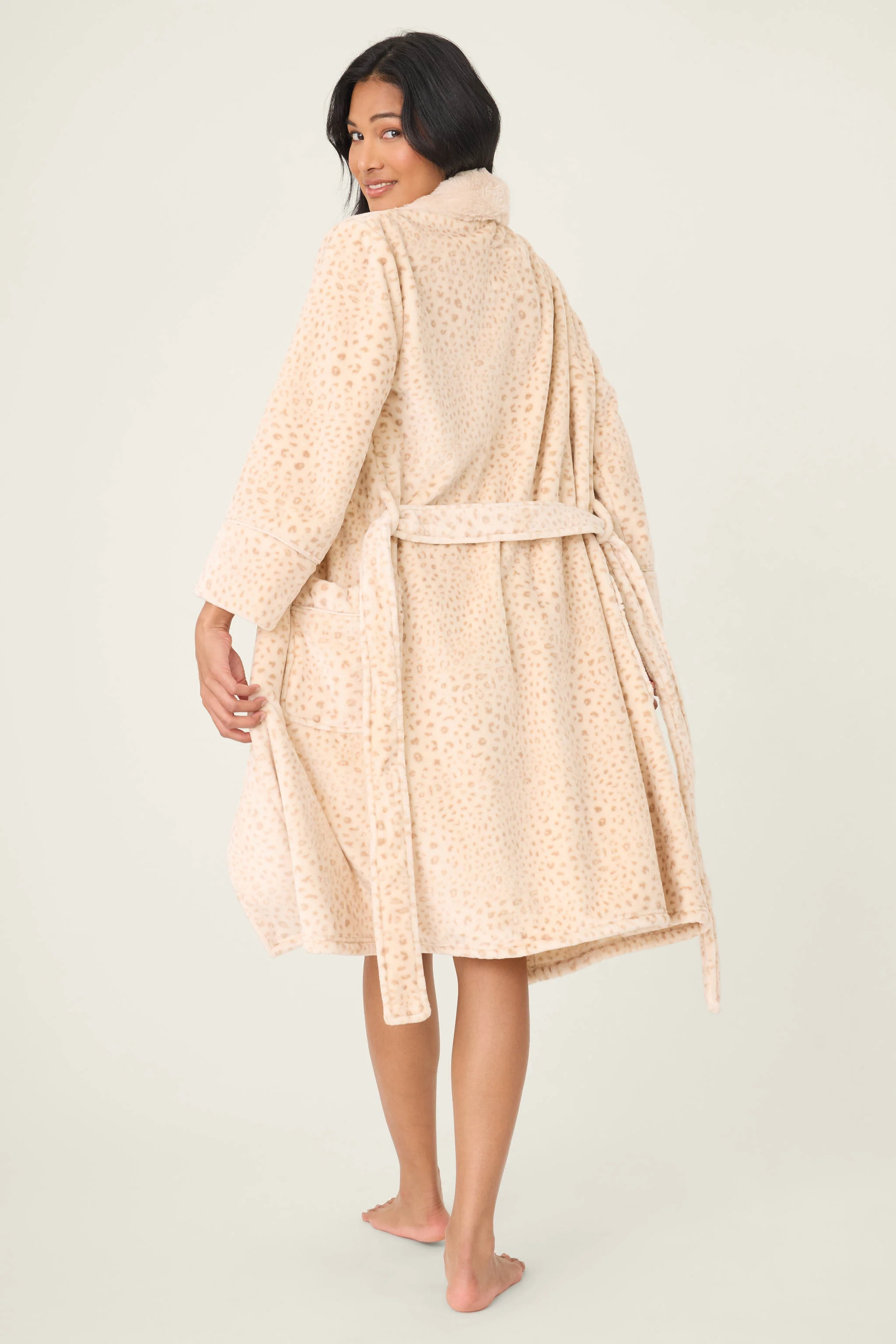 Luxe Plush Leopard Print Robe - Image 4