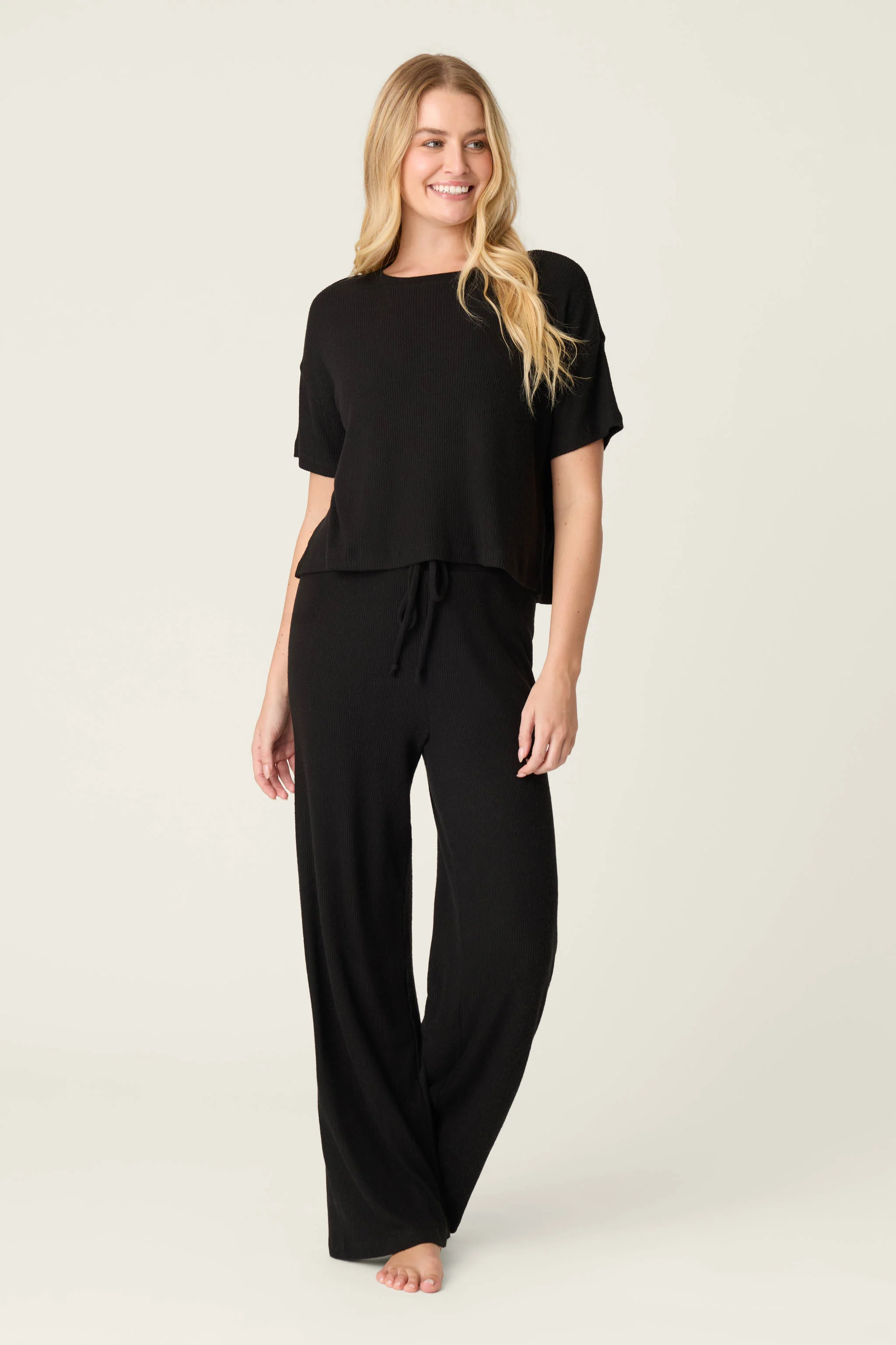 Textured Essentials Black Long Lounge Set
